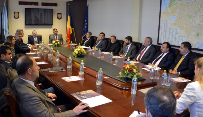 Oaspeți de seamă la Primăria Mangalia. Oameni de afaceri turci, interesați să investească în localitate - oaspetideseamamangaliabun-1453401758.jpg