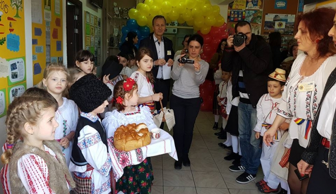 Oaspeți străini dezbat o temă 
