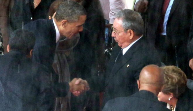 Obama, schimb  de banalități  cu Raul Castro - obama-1386857274.jpg