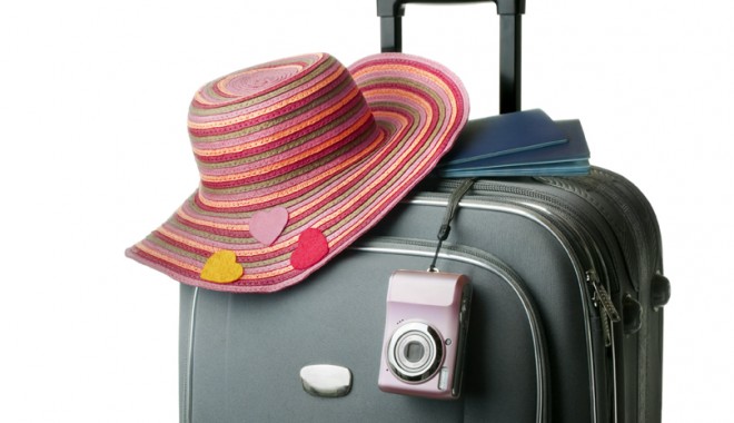 Obiecte vestimentare care nu trebuie  să-ți lipsească din  bagaj  atunci când pleci în vacanță - obiectevacanta-1368202790.jpg