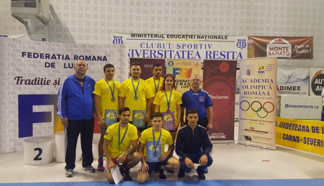 Luptătorii constănțeni, medaliați cu argint și bronz - obiectiv3-1479145531.jpg