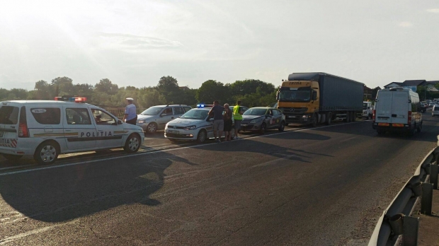 Accident grav pe DN2. Un tir s-a ciocnit cu trei mașini - occ-1509126076.jpg