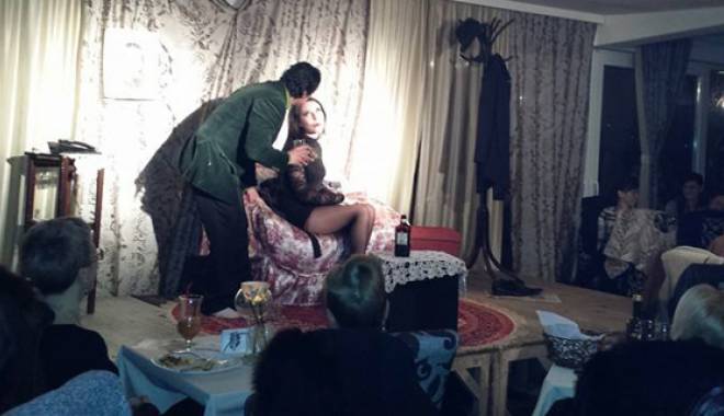 O comedie destinată adulților,  la Harlequin - ocomediedestinata-1418747882.jpg