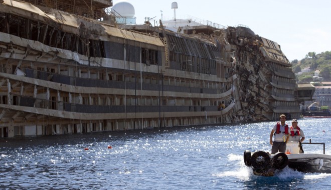 Costa Concordia a fost adusă pe linia de plutire la doi ani și jumătate după naufragiu - ocostaconcordiafacebook-1405374527.jpg