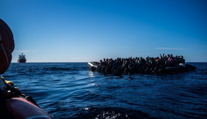 Peste 400 de persoane în pericol, salvate de poliţiştii de frontieră români aflaţi în misiune pe Marea Mediterană