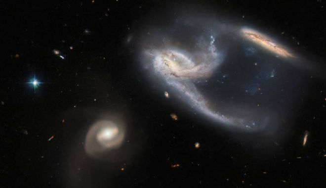 O nouă imagine uimitoare surprinsă de telescopul Hubble: un grup de galaxii în formă de navetă spațială - odamad00ndamagfzad03njyznwq3y2e5-1643701343.jpg