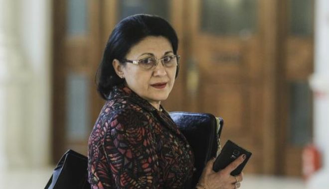Ecaterina Andronescu, despre greșelile din manuale: Nu mă întrebați pe mine de greșelile altora - odamagfzad1jztgynwq1yjc0zjizntzl-1547812942.jpg