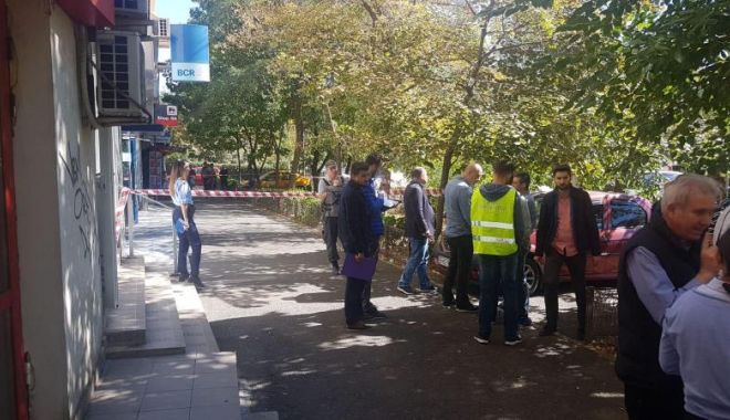 TENTATIVĂ DE JAF ARMAT LA O BANCĂ! - odawjmhhc2g9mzzjyjy1y2y1mti0ogy3-1538127203.jpg