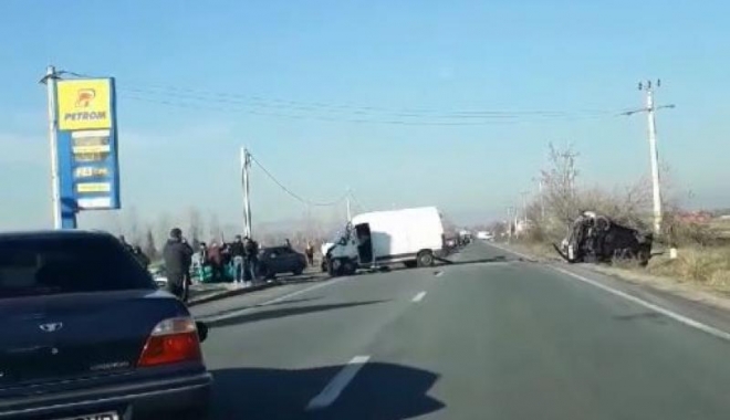 UN MORT ȘI OPT RĂNIȚI, în urma unui grav accident rutier - odawjmhhc2g9nty5mwy4y2yzowuxzdiy-1514290672.jpg