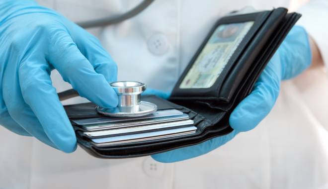 Vești excelente pentru medici: salarii mai mari cu 25%! - odoctormoneyfacebook-1443688470.jpg