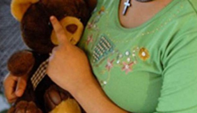 OBLIGATĂ să întrețină relații sexuale de la 11 ani - ofatade14aniabuzatasexualdeunbar-1354787133.jpg