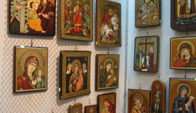 A spart biserica  și a furat mai multe obiecte de cult - ofemeie-1463928242.jpg