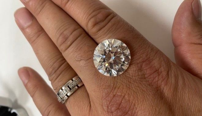 O femeie a vrut să arunce la gunoi un diamant care valora 2,4 milioane de euro - ofemeieavrutsaaruncelagunoi-1635686396.jpg