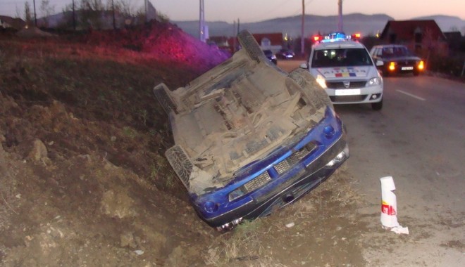 Accident rutier / O șoferiță s-a răsturnat cu mașina, în Constanța - ofemeierasturnatmasina-1392883934.jpg