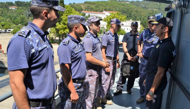 Oficial NATO, la bordul dragorului maritim 