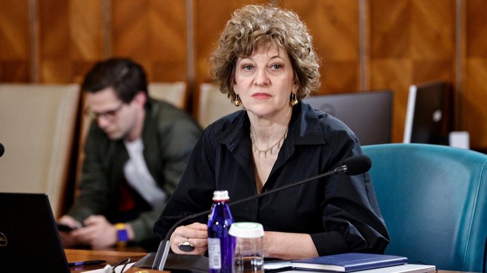 Sindicaliştii de la Guvern cer demisia Oanei Gheorghiu şi a lui Irineu Darău