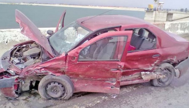 Accident tras la indigo. Socrul lui Huidu a SPULBERAT un Logan - ogan42360700-1340002235.jpg