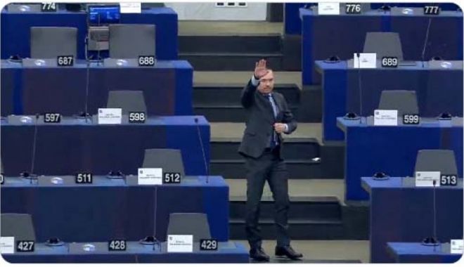 Europarlamentar bulgar, suspectat că a salutat nazist în Parlamentul European. 