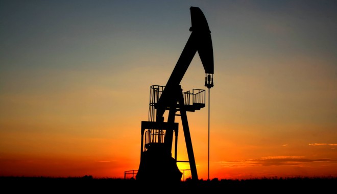 Prețul barilului de țiței a coborât la 117 dolari - oil1-1360938620.jpg