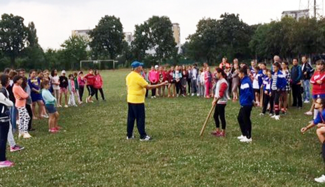 Oina românească are viitor. Participare numeroasă la Campionatul Național de juniori - oina-1501416051.jpg