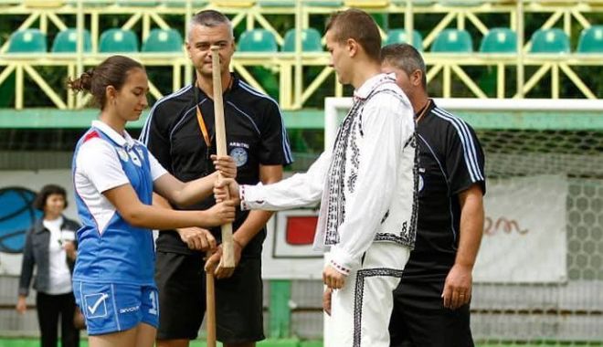 Oina, promovată în cadrul comunităţii de români din Regiunea Cernăuţi - oina2-1605210966.jpg