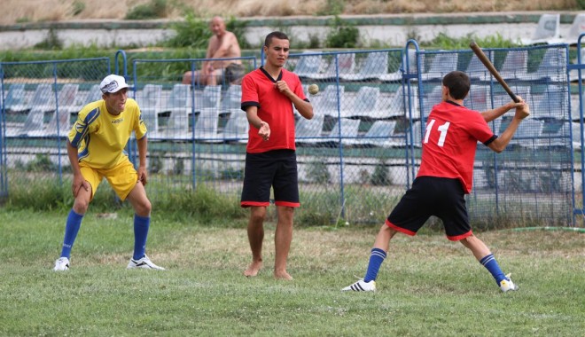 Oină / Campionatele Naționale se desfășoară la Constanța - oina3-1343811181.jpg