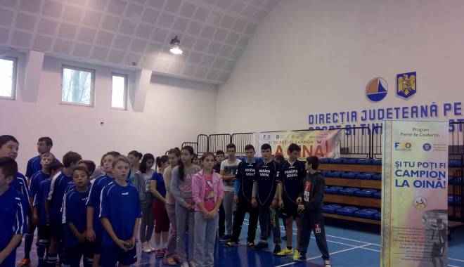 Oină: Week-end-ul acesta, 150 de copii joacă oina, la Sibiu - oinasursafroinaro-1417165414.jpg