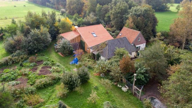 CAZ ȘOCANT! 6 frați au trăit aproape un deceniu în pivnița casei, crezând că a venit sfârșitul lumii - olanda5-1571213224.jpg