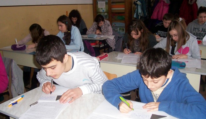 Cei mai buni 800 de elevi  constănțeni se întrec la limba română - olimpiadaromana-1360329573.jpg