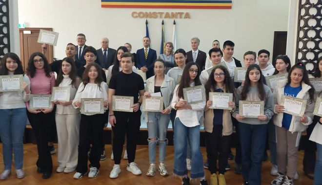 Premii în bani pentru elevii olimpici naționali la limba turcă - olimpici-turca-1680988665.jpg