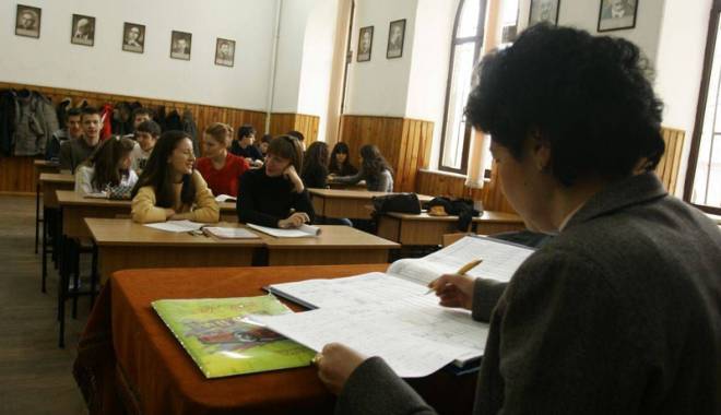 Cine se află în spatele elevilor olimpici: profesorul de la clasă sau meditatorul? - olimpici1-1456944213.jpg