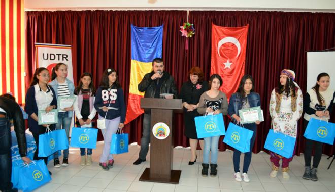 Olimpicii de la limba turcă,  premiați de UDTTMR cu excursii - olimpiciidelalimbaturcaudttmr-1428580017.jpg