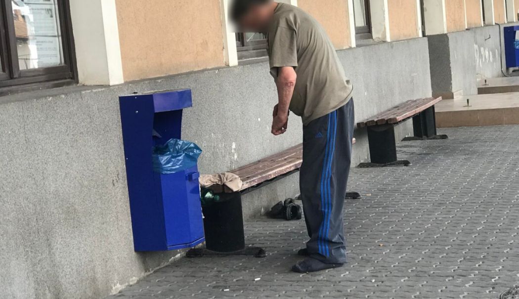 Un om al străzii care a moștenit 42.000 de euro s-a îmbătat și și-a pierdut banii într-o gară. Iată cum i-a recuperat - om-al-strazii-1734880960.jpg