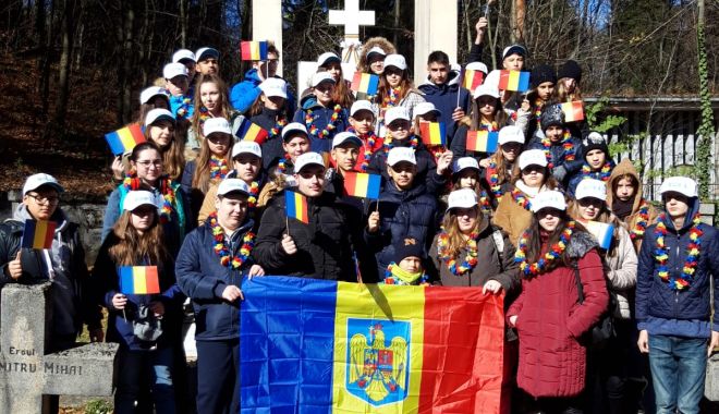 Omagiu adus de elevii constănțeni, la Mormântul Ostașului Necunoscut - omagiu-1540554814.jpg