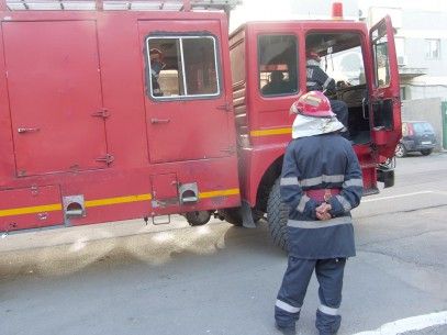 Salvat dintr-o canalizare din Constanța - omalstraziipompieri31ianuarie-1391335197.jpg