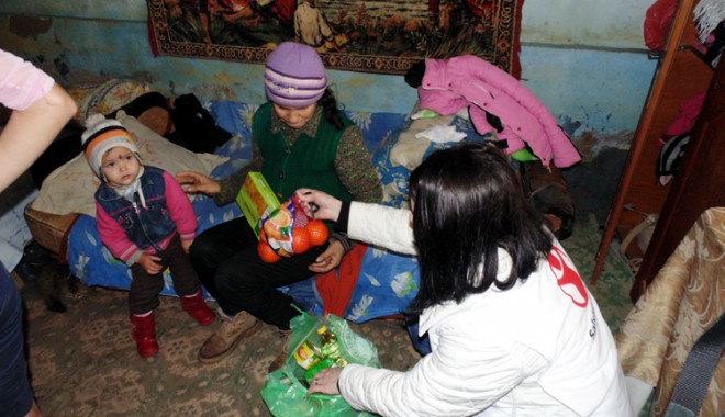 O mână de ajutor pentru familiile sărmane din județul Constanța - omanadeajutor-1392052671.jpg