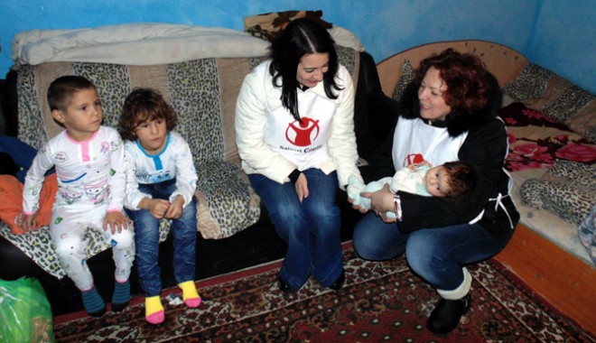 O mână de ajutor pentru familiile sărmane din județul Constanța - omanadeajutor2-1392052639.jpg