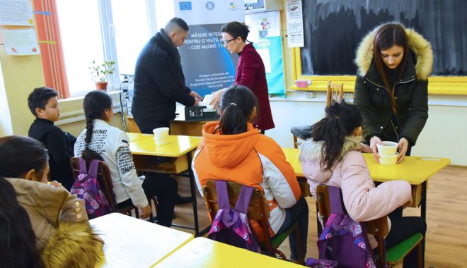 O masă caldă pentru copiii școlari și preșcolari din cartierul 