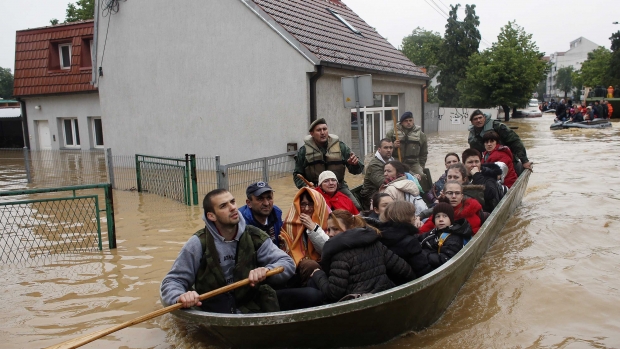 Stare de urgență în Serbia - omg57600600-1457686214.jpg