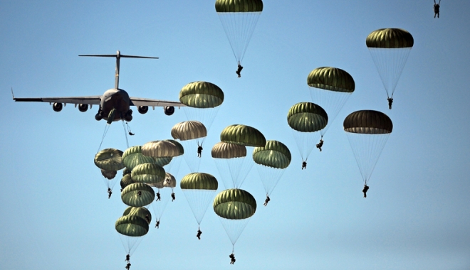 Exercițiu militar de amploare. Cerul Franței, plin de parașutiști - omiedeparasutisti-1474897500.jpg