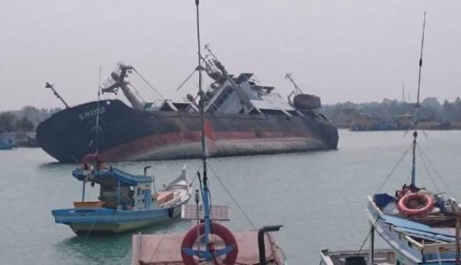 O navă abandonată în port s-a scufundat - onavaabandonata-1443971615.jpg