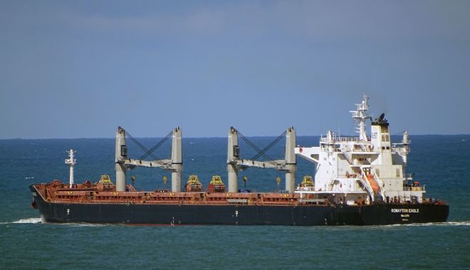 O navă bulk-carrier a fost abordată de pirați în Golful Guineea - onavabulkcarrierafostabordatadep-1612082537.jpg