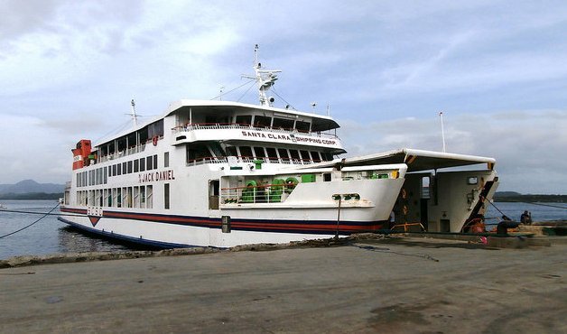 O navă cu 107 pasageri a eșuat în Filipine - onavacu107pasageriaesuatinfilipi-1551882141.jpg