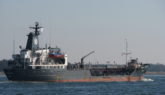 O navă cu 2.500 de tone de combustibil s-a scufundat la Pireu - onavacu2500detonedecombustibil-1505297246.jpg