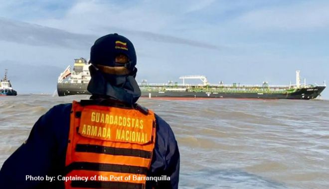 O navă cu asfalt a eșuat în radă la Barranquilla - onavacuasfaltaesuat-1624551608.jpg
