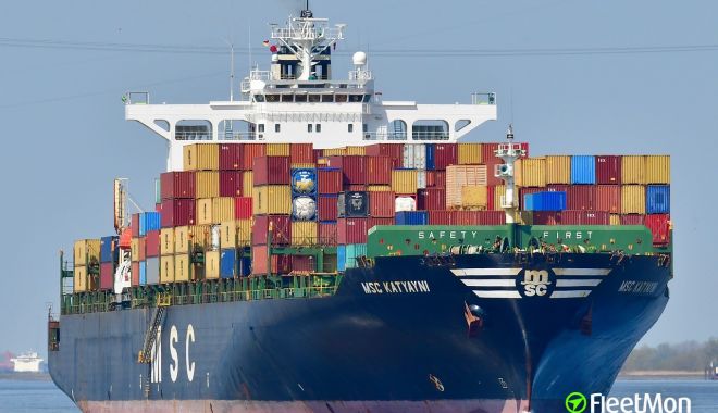 O navă MSC a lovit cheul la Yilport (Turcia) - onavamscalovitcheullayilportturc-1542885421.jpg