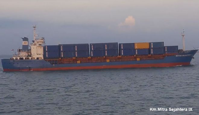 O navă portcontainer s-a scufundat în Marea Java. Echipajul a fost salvat - onavaportcontainersascufundatinm-1574688195.jpg