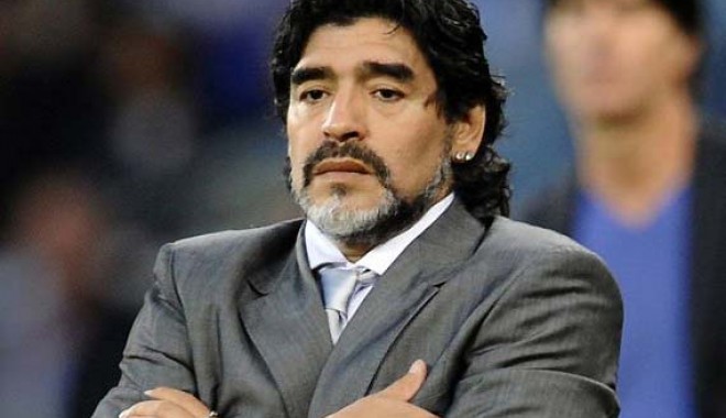Fotbal / De ce e Diego Maradona în spital - onfotbalmaradonasursaelpopularco-1408001520.jpg