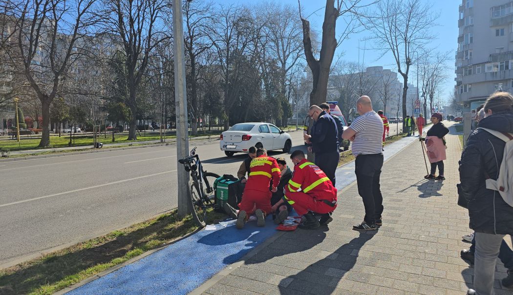 Accident pe bulevardul Tomis! Un biciclist a fost lovit de mașină - online-biciclist-lovit-1741168612.jpg