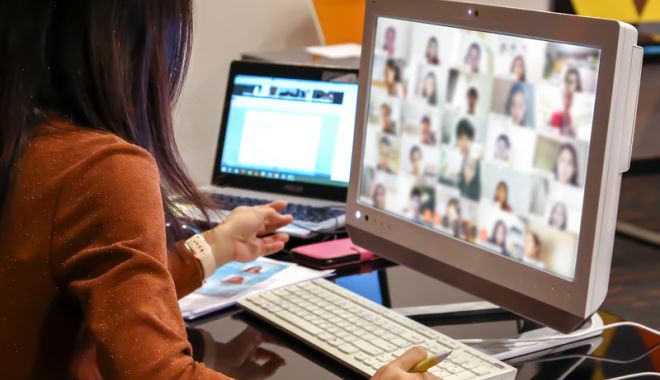 Hotărâre CNSU: Cursurile online în şcoli, prelungite până pe 7 februarie - onlineteachingbyeakrinrasadonyin-1610186210.jpg